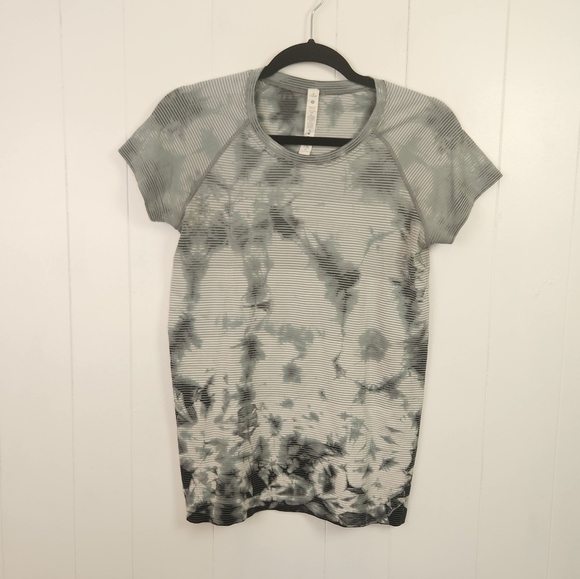 Lululemon Swiftly Tech Short Sleeve 2.0 *Wash Shibori Stripe Tie Dye Size 8 Gym - Picture 2 of 8